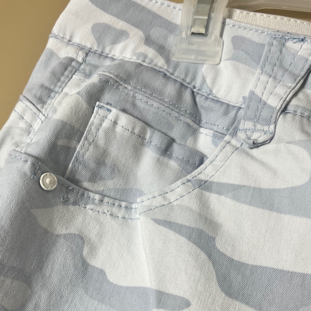 Democracy Ab Solution Bermuda Shorts Light Blue Gray Camo Size 16W Stretch - Picture 7 of 11